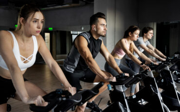 Imagem de Destaque Post - Aula de bike indoor em Moema: treinos intensos para alta queima calórica e mais resistência física