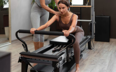 Imagem de Destaque Post - Pilates com aparelho em Moema: veja quais são as vantagens de treinar com equipamentos e acompanhamento profissional